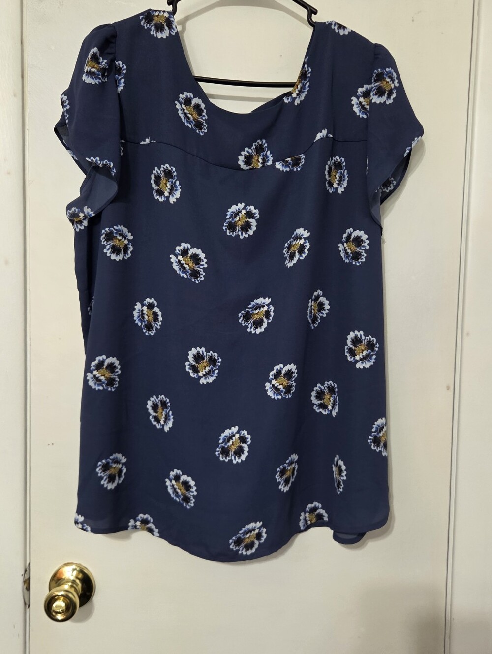LOFT Floral Flutter Sleeve Blouse – Size M